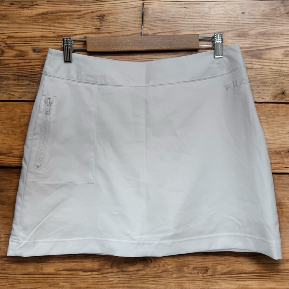 NWT FILA PERFORMADRI White Skort — Size 8